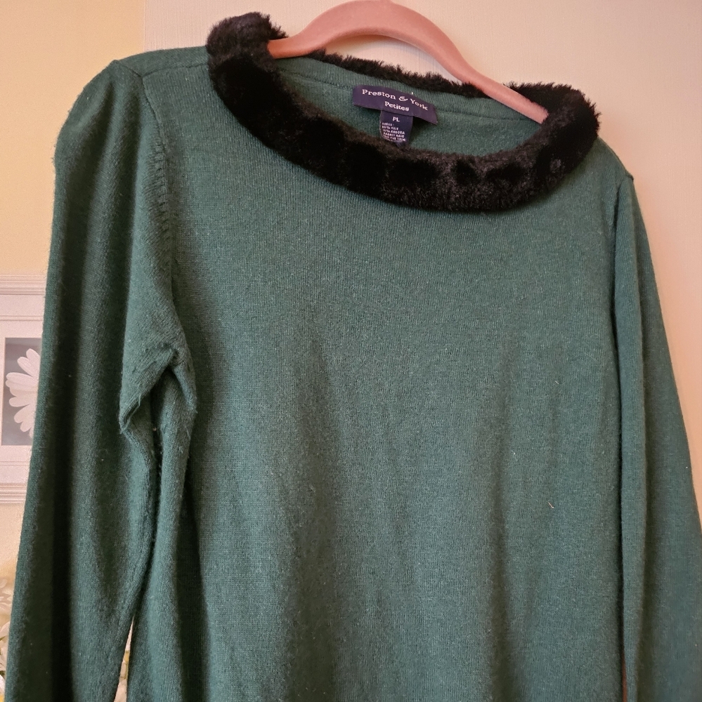 Green Sweater with Fur-like Collar- Petite Large